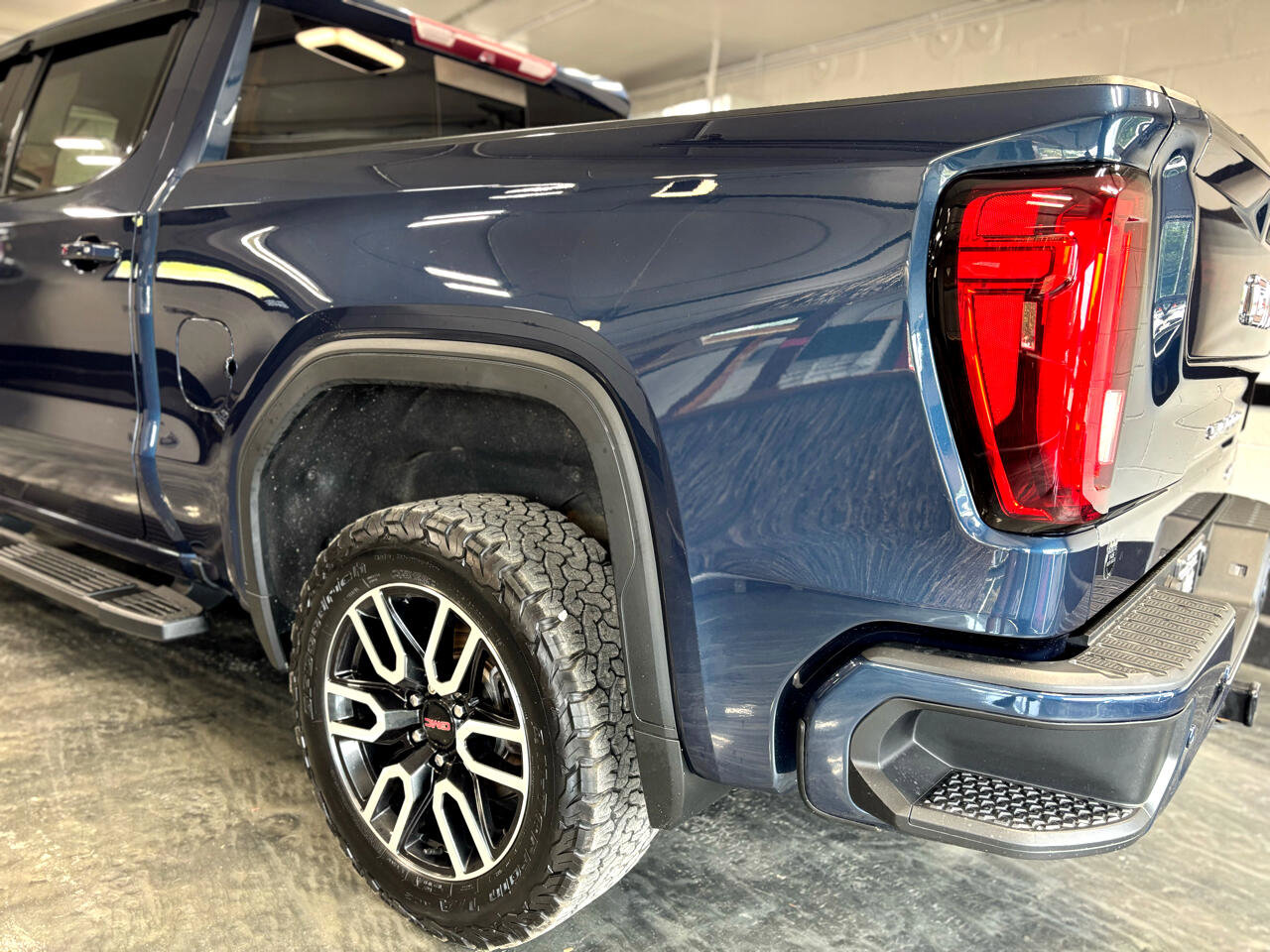 Used 2019 GMC Sierra 1500 AT4 w/ AT4 Premium Package image 8
