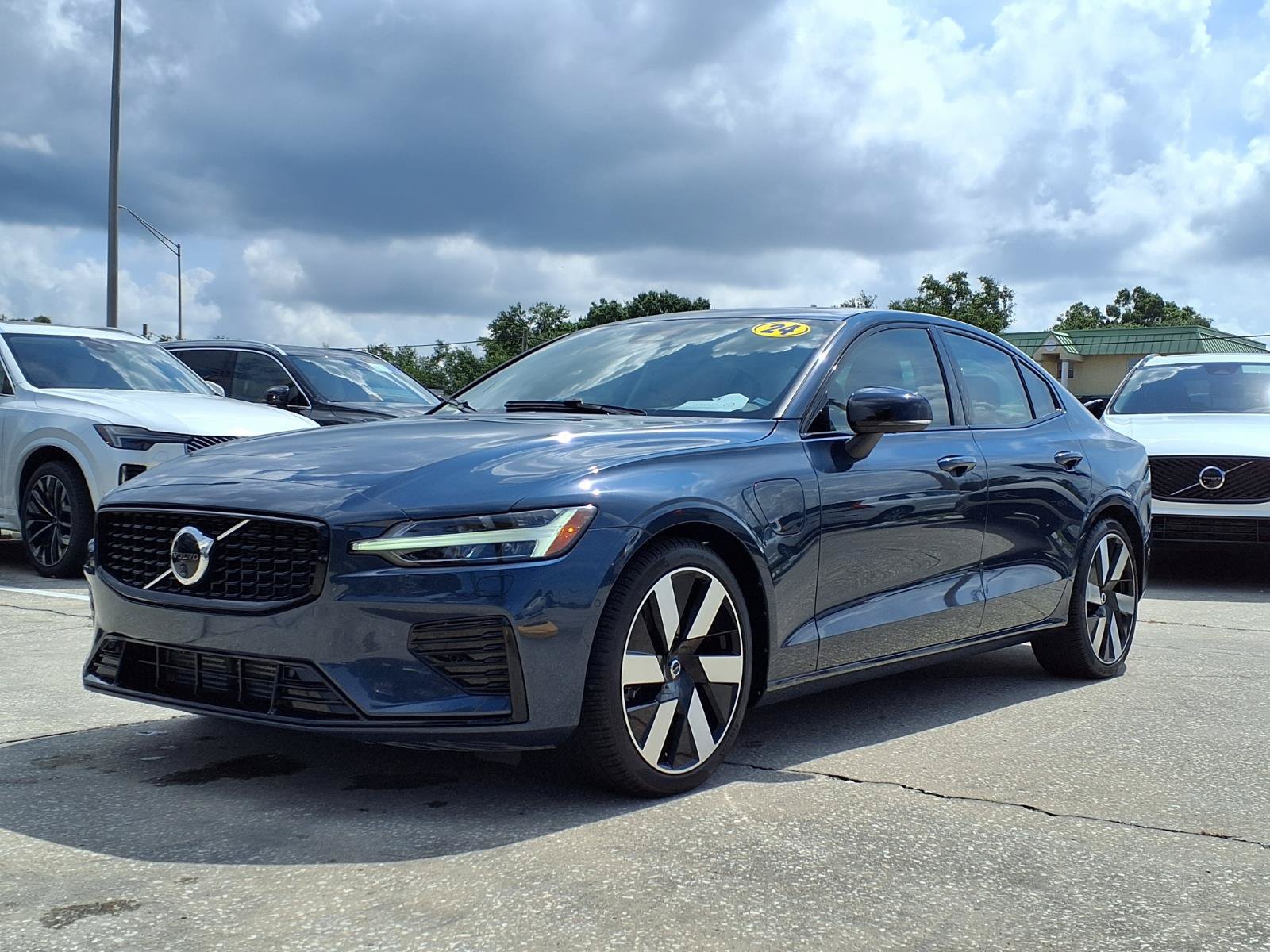Certified 2024 Volvo S60 T8 Plus w/ Climate Package AWD/4WD image 3