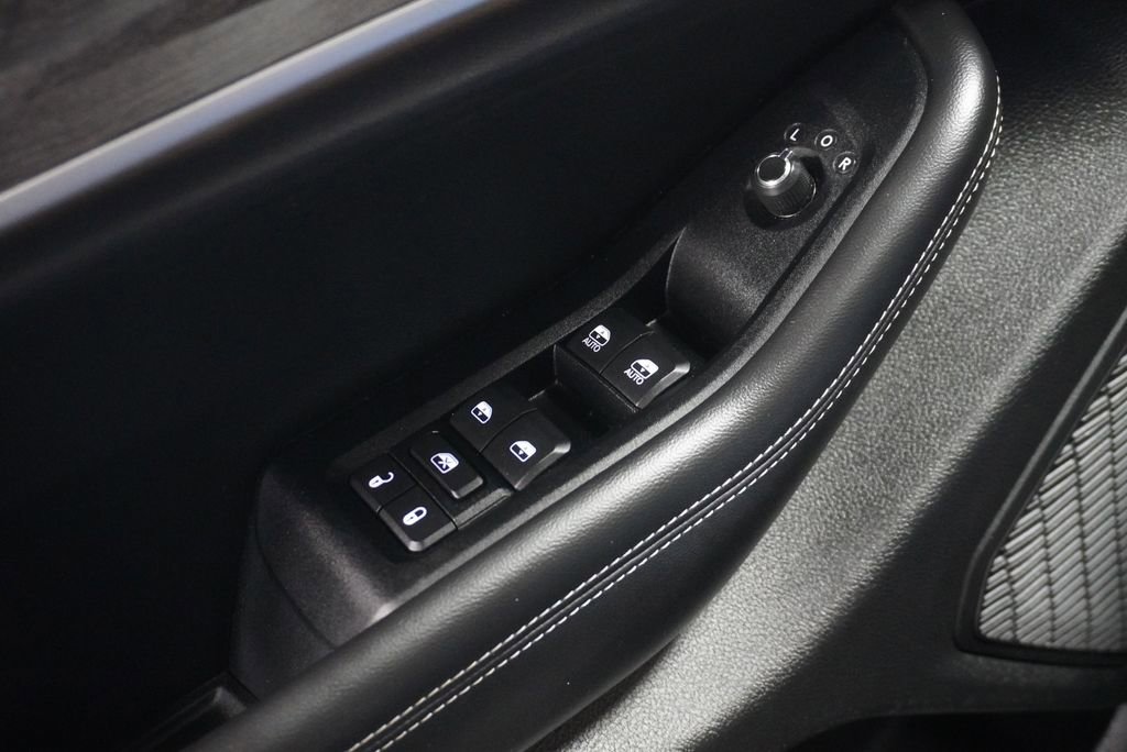 Used 2024 Jeep Grand Cherokee Limited w/ Luxury Tech Group II image 32