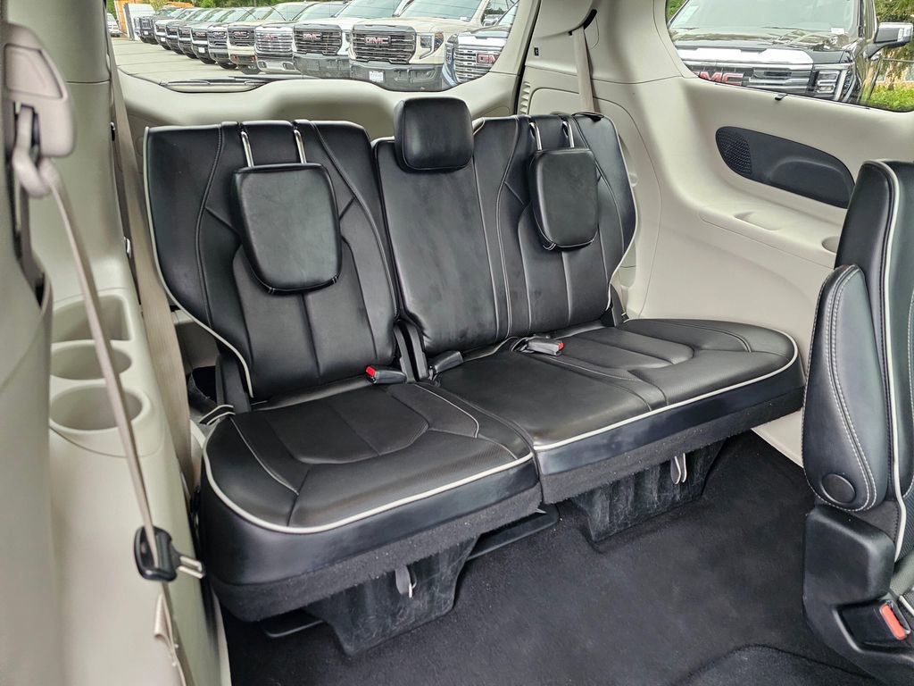 Used 2023 Chrysler Pacifica Limited FWD image 14