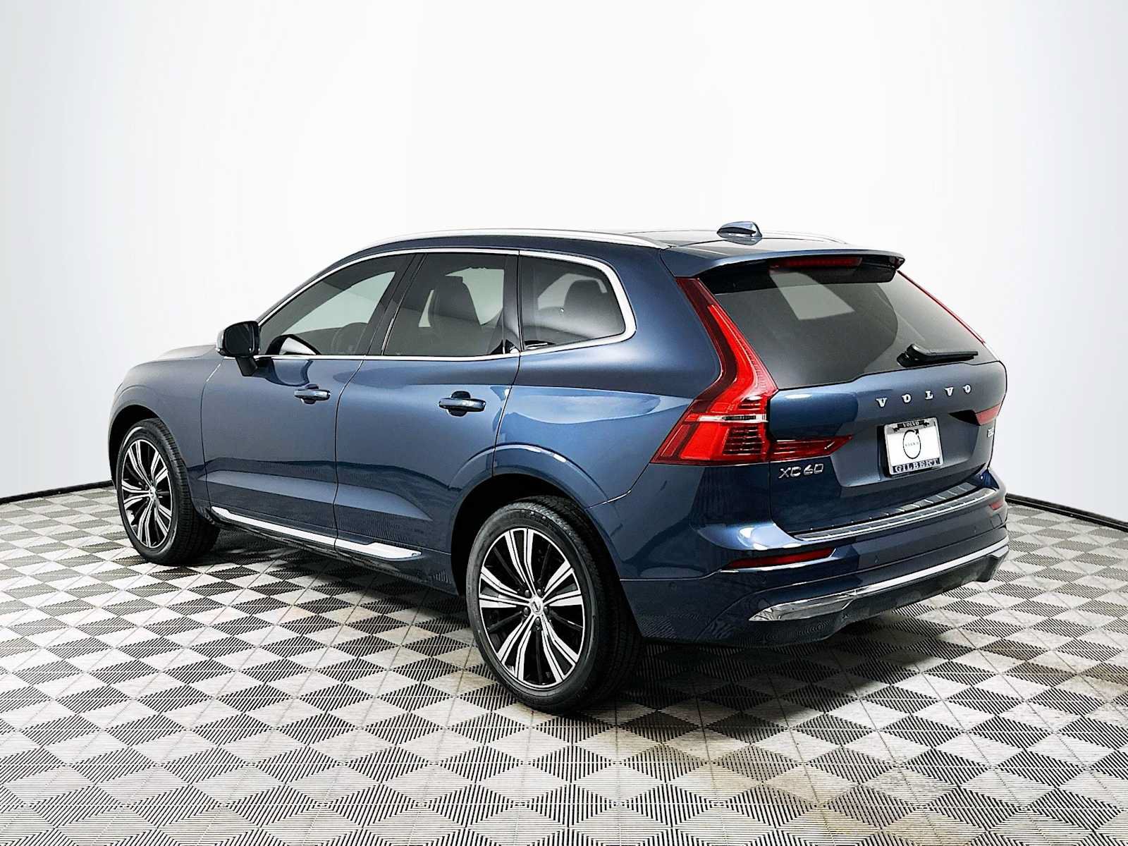 Used 2023 Volvo XC60 B5 Plus w/ Protection Package Premier FWD image 5