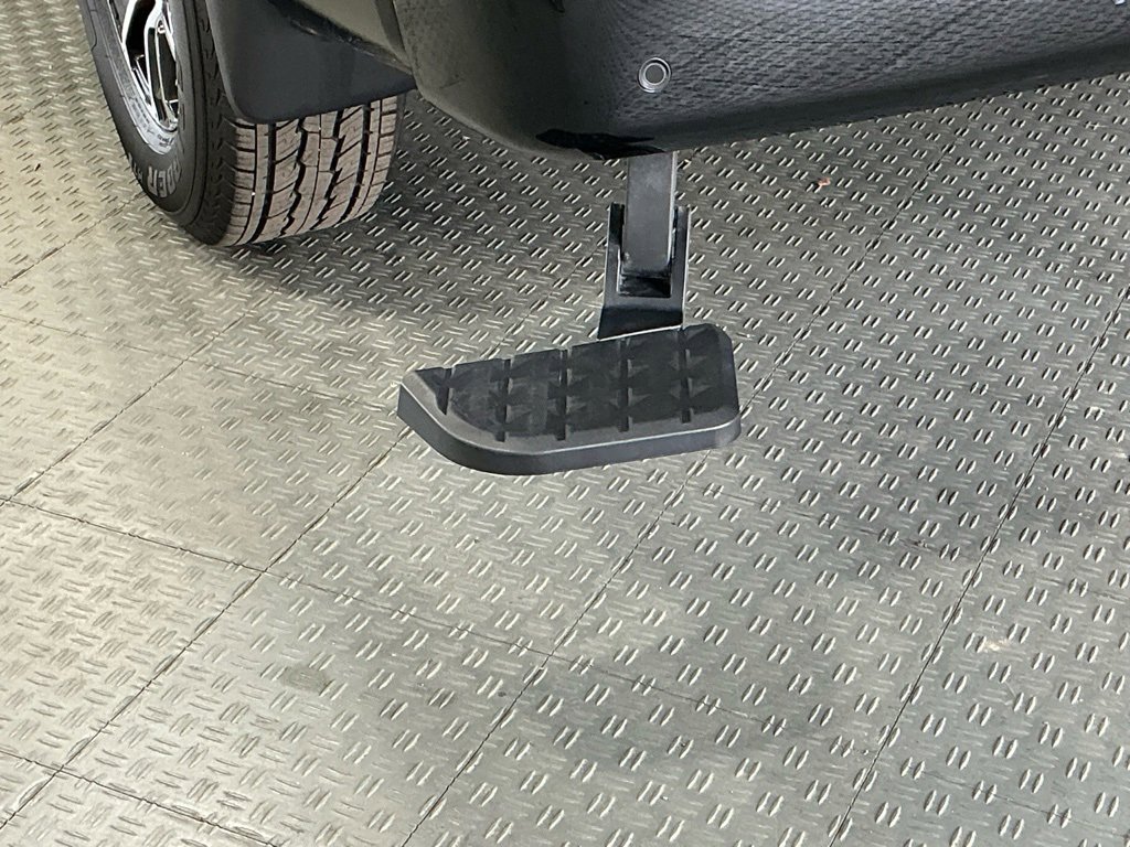 Used 2024 Nissan Titan SV w/ SV Convenience Package image 7