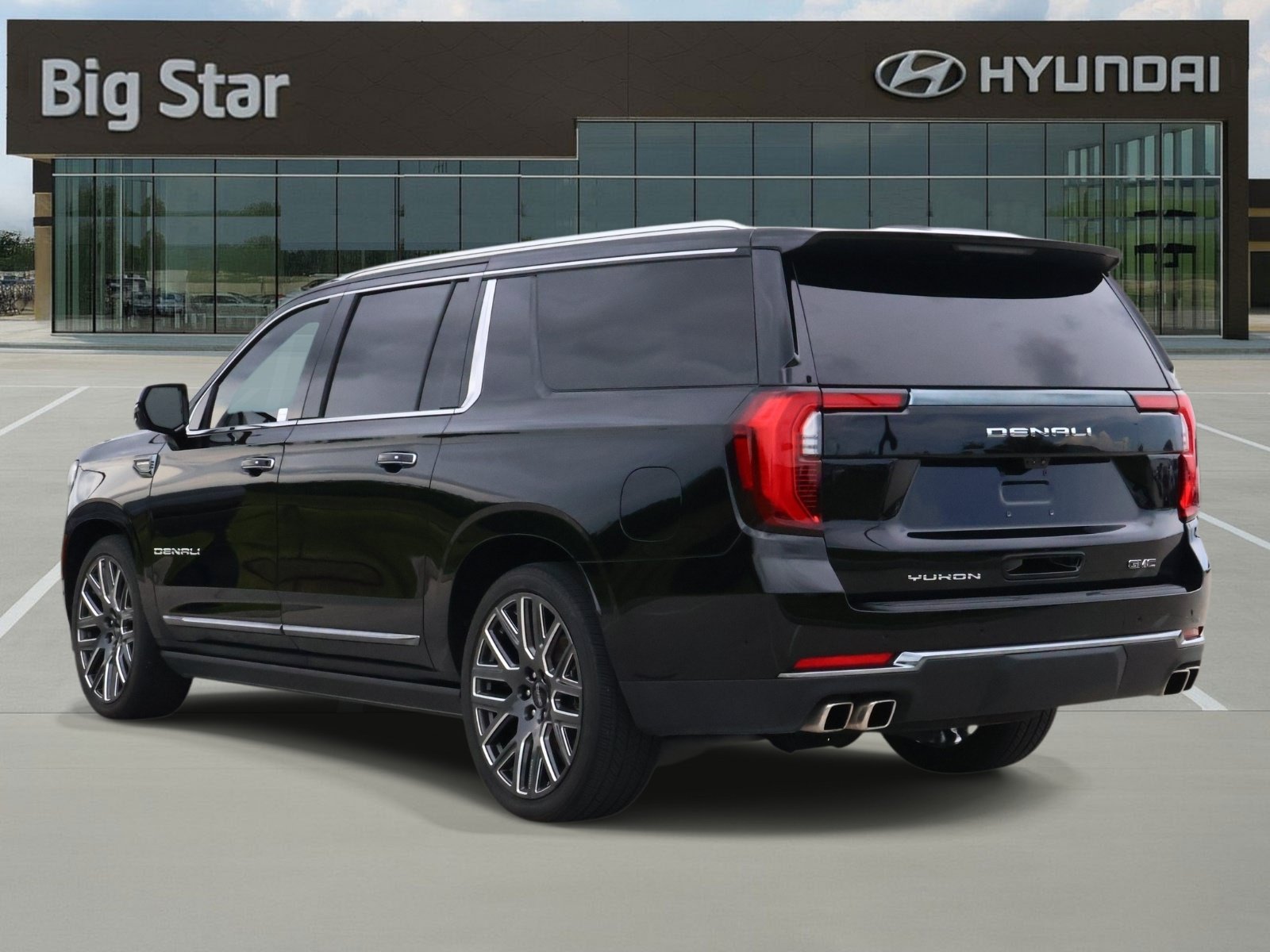 Used 2025 GMC Yukon XL Denali Ultimate AWD/4WD image 3