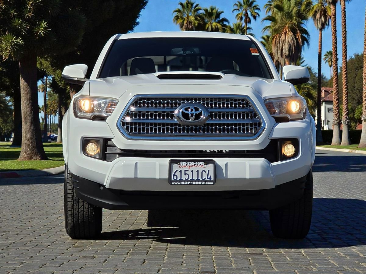 Used 2017 Toyota Tacoma TRD Sport w/ Tow Package image 3