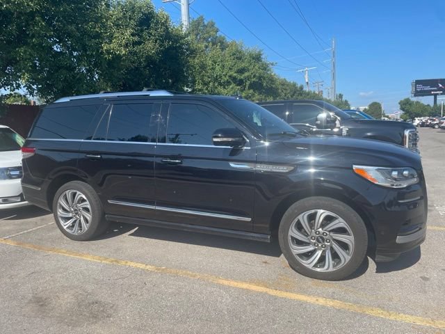 Used 2022 Lincoln Navigator 4WD image 5