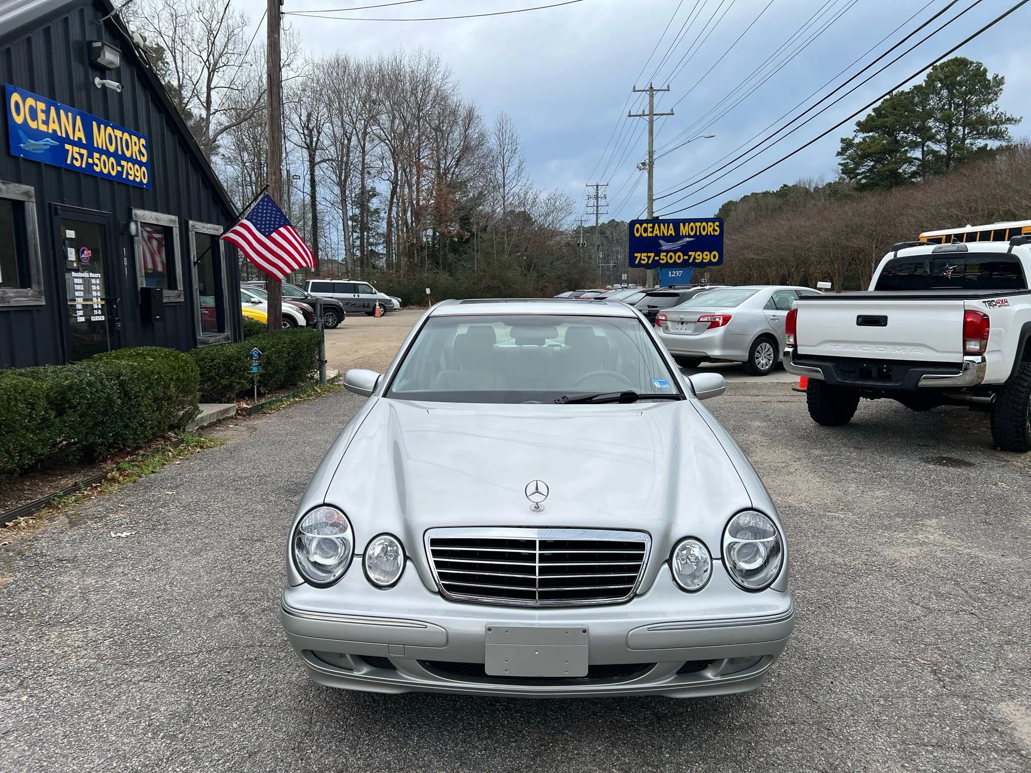 Used 2000 Mercedes-Benz E 320 Sedan image 2