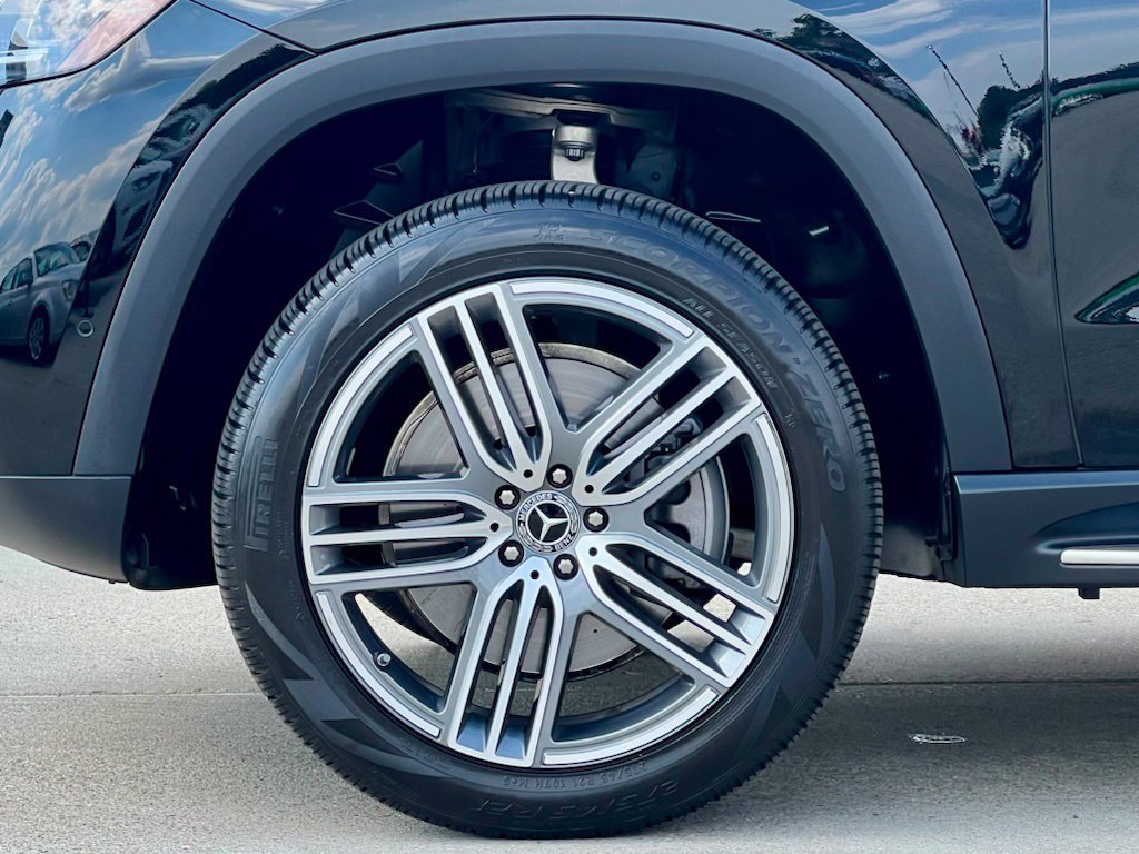 Certified 2026 Mercedes-Benz GLS 450 4MATIC image 11