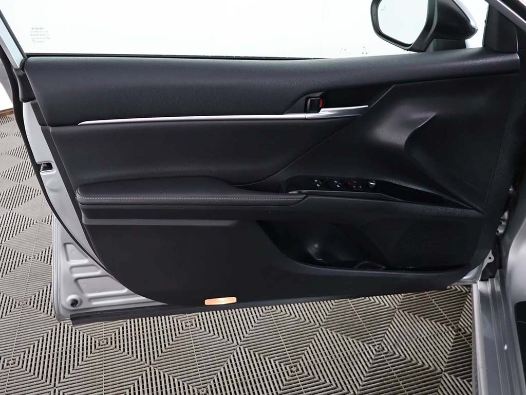 Used 2020 Toyota Camry XSE FWD image 23