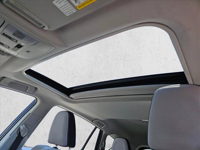 Used 2017 Toyota RAV4 XLE AWD/4WD image 17