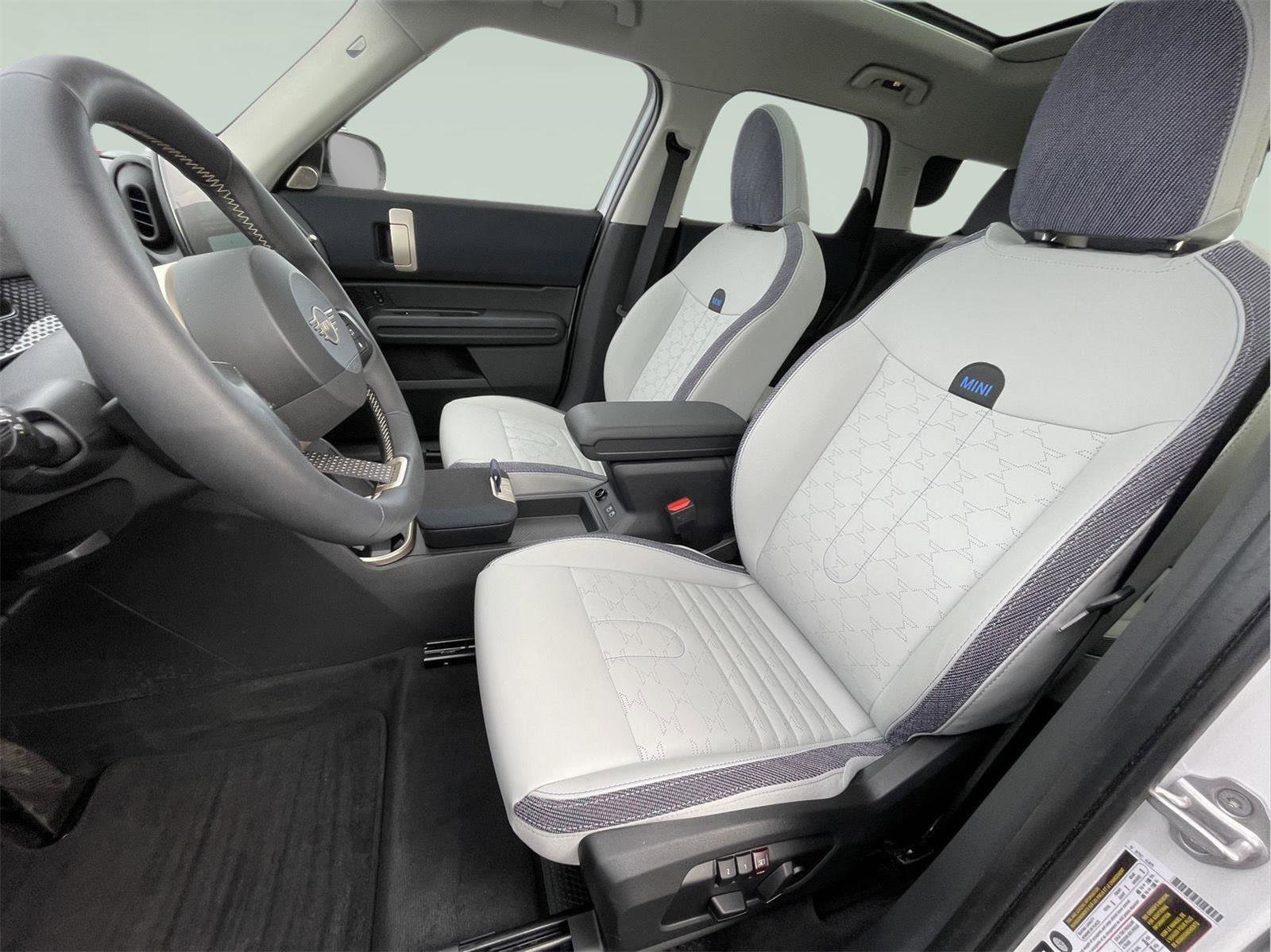 Used 2025 MINI Cooper Countryman S w/ Comfort Package Max image 13