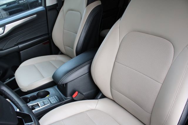 Used 2022 Ford Escape Titanium image 6