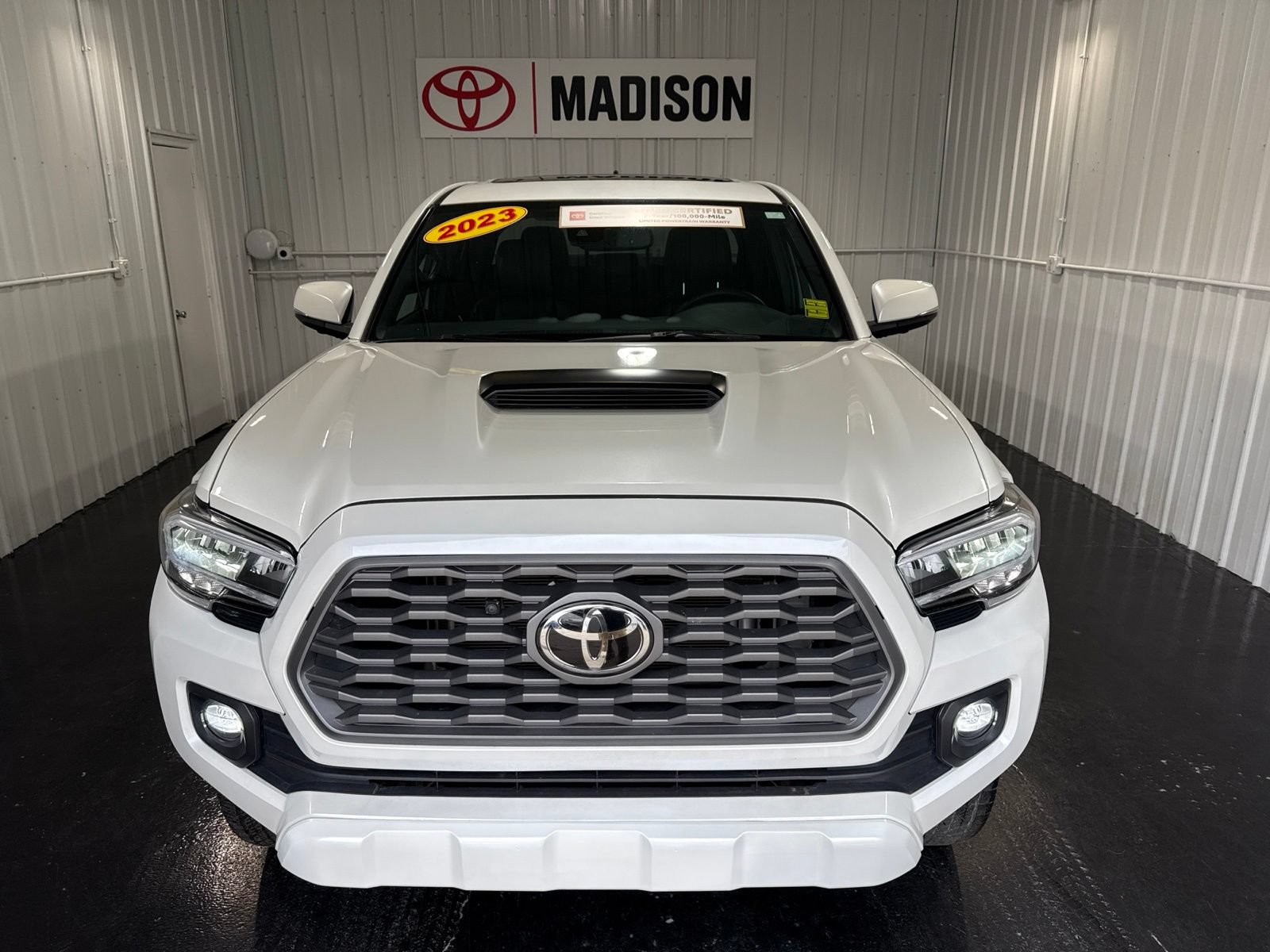 Used 2023 Toyota Tacoma TRD Sport w/ TRD Premium Sport Package AWD/4WD image 5