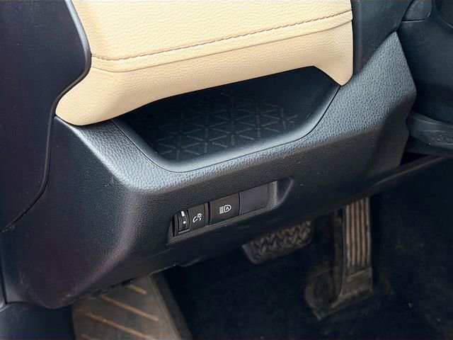 Used 2019 Toyota RAV4 LE image 10