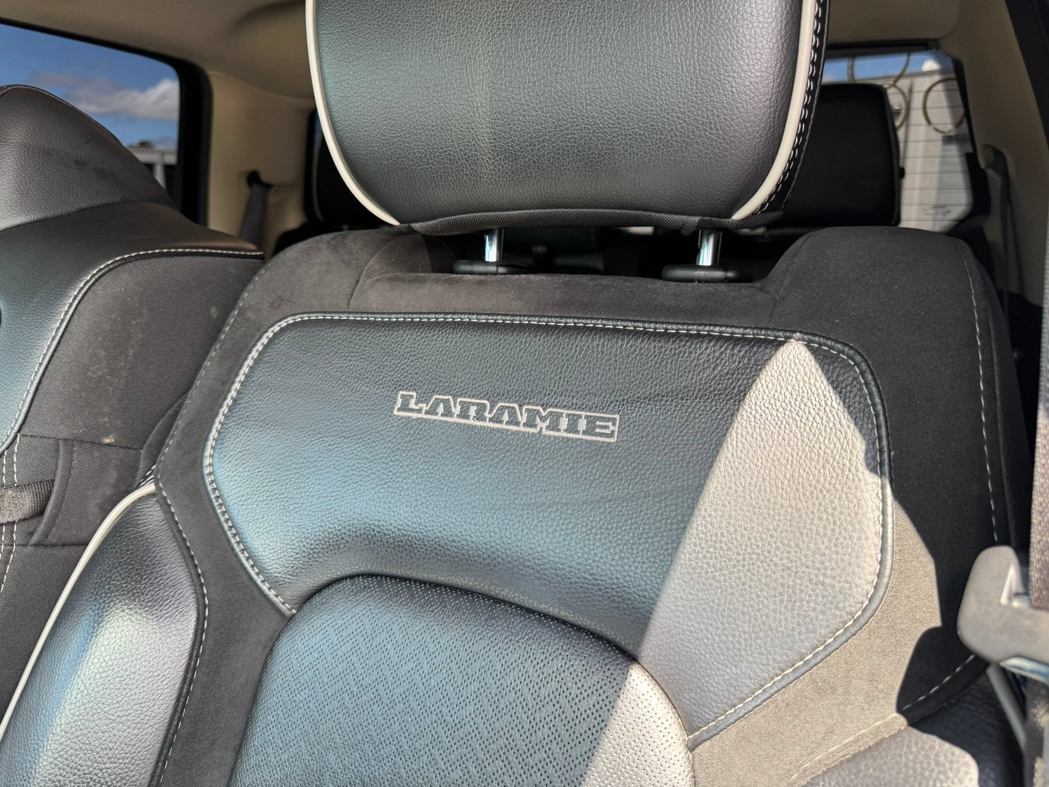 Used 2021 RAM 1500 Laramie w/ Off Road Group AWD/4WD image 32