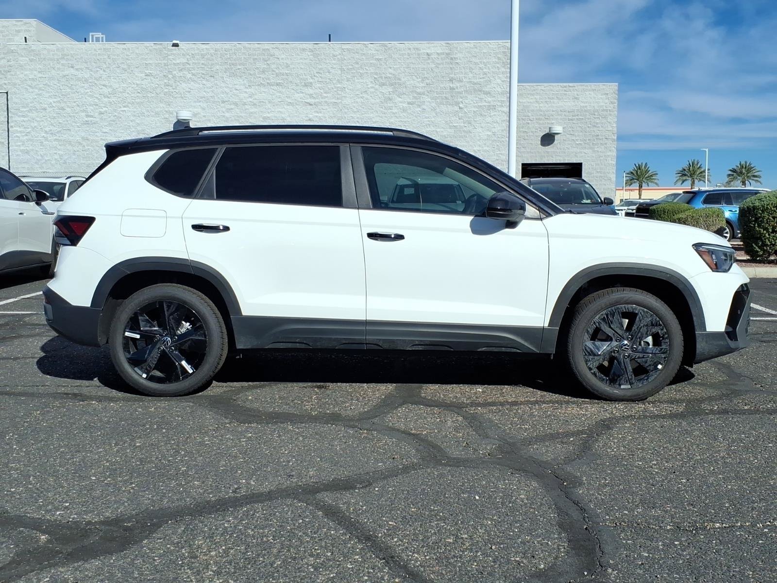 New 2026 Volkswagen Taos SE FWD image 5