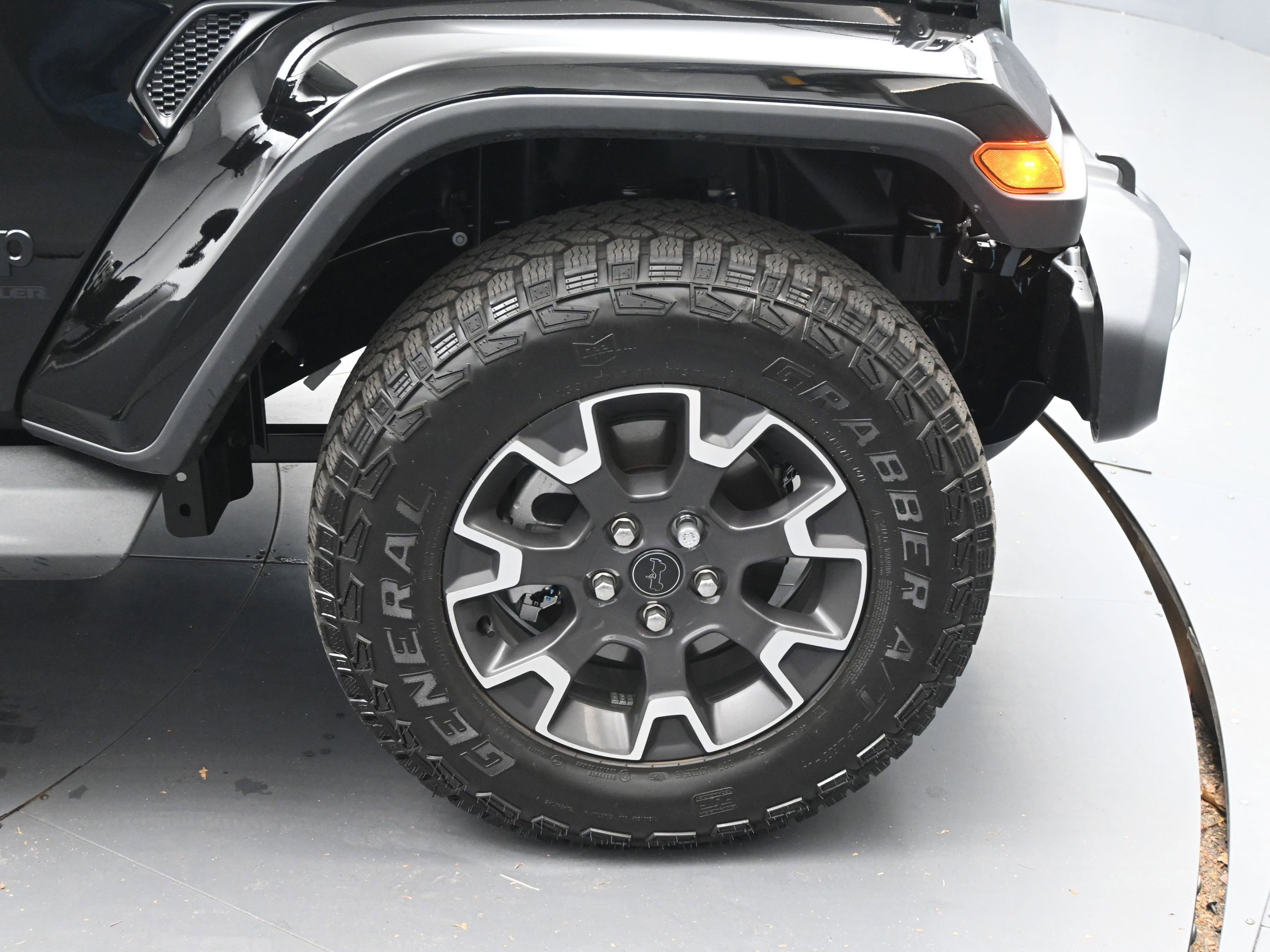 Used 2025 Jeep Wrangler Sahara image 11