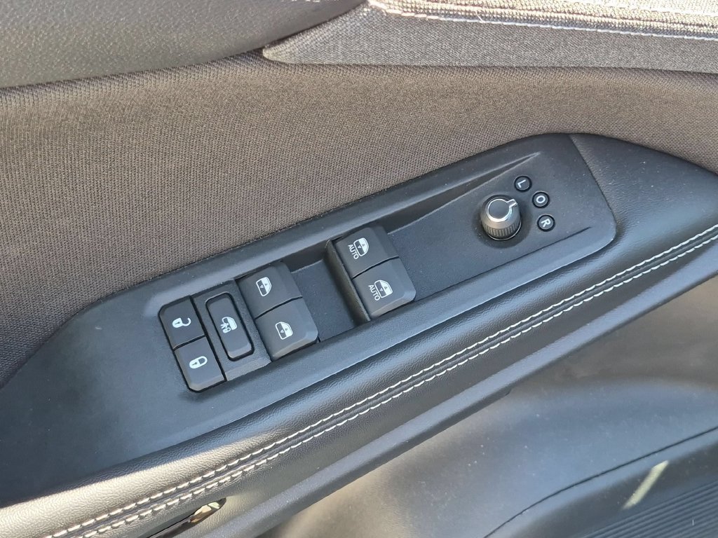 Used 2026 Jeep Cherokee Laredo AWD/4WD image 10