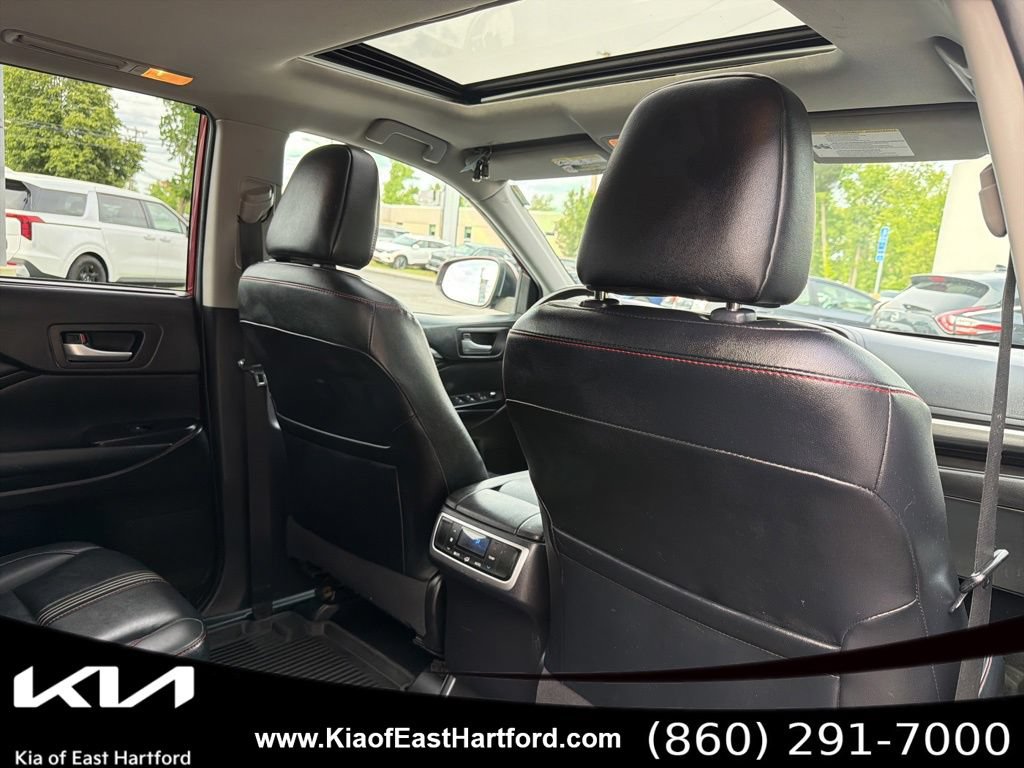 Used 2019 Toyota Highlander SE AWD/4WD image 14