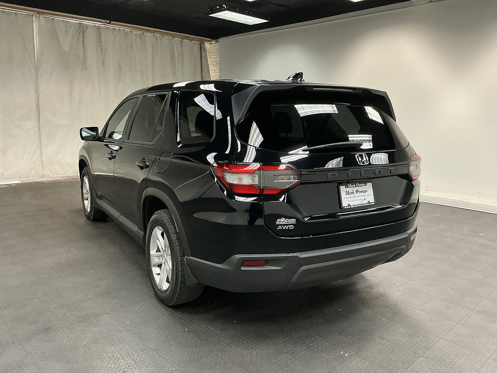 Used 2023 Honda Pilot LX image 3