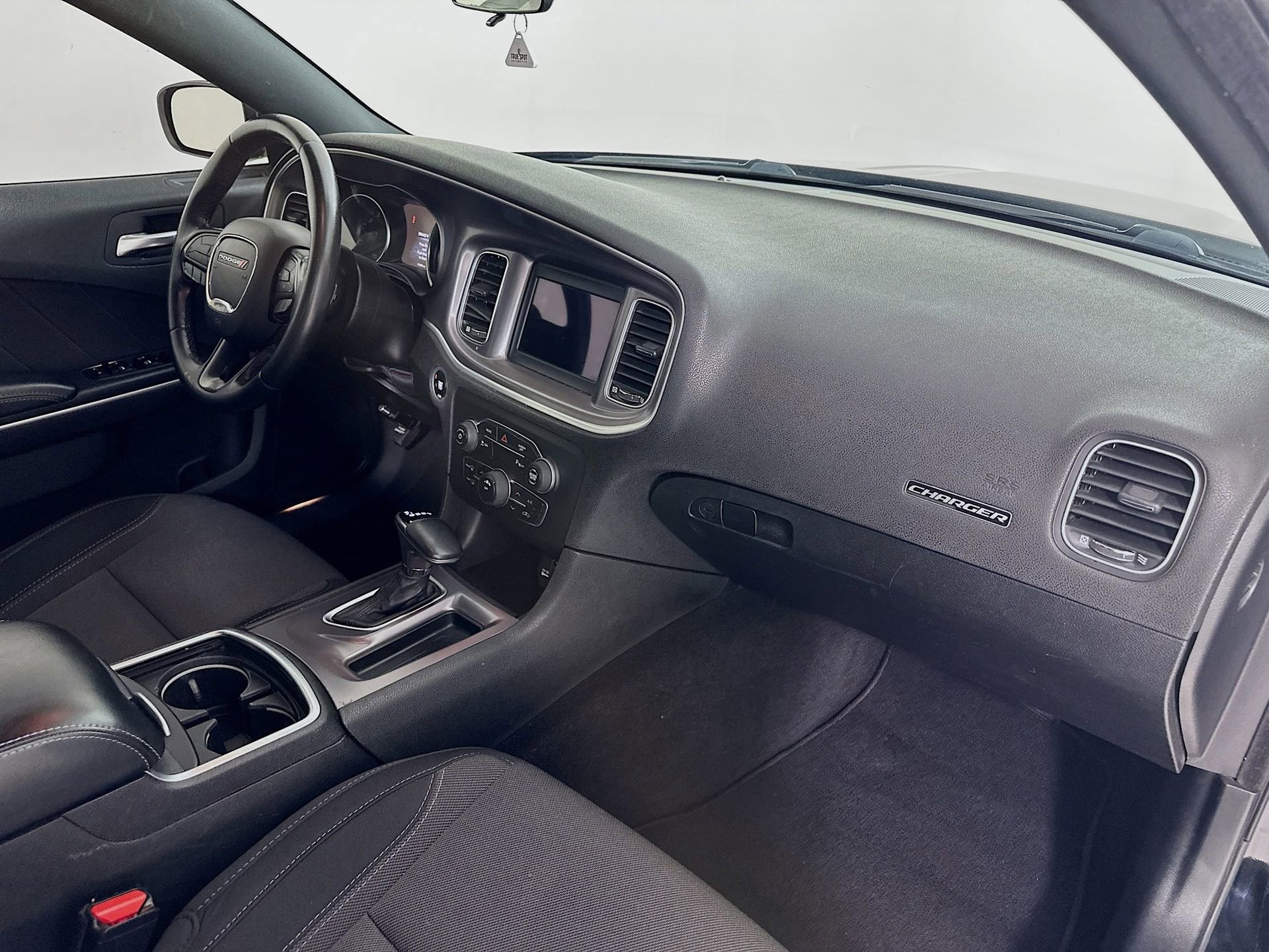 Used 2019 Dodge Charger SXT image 27