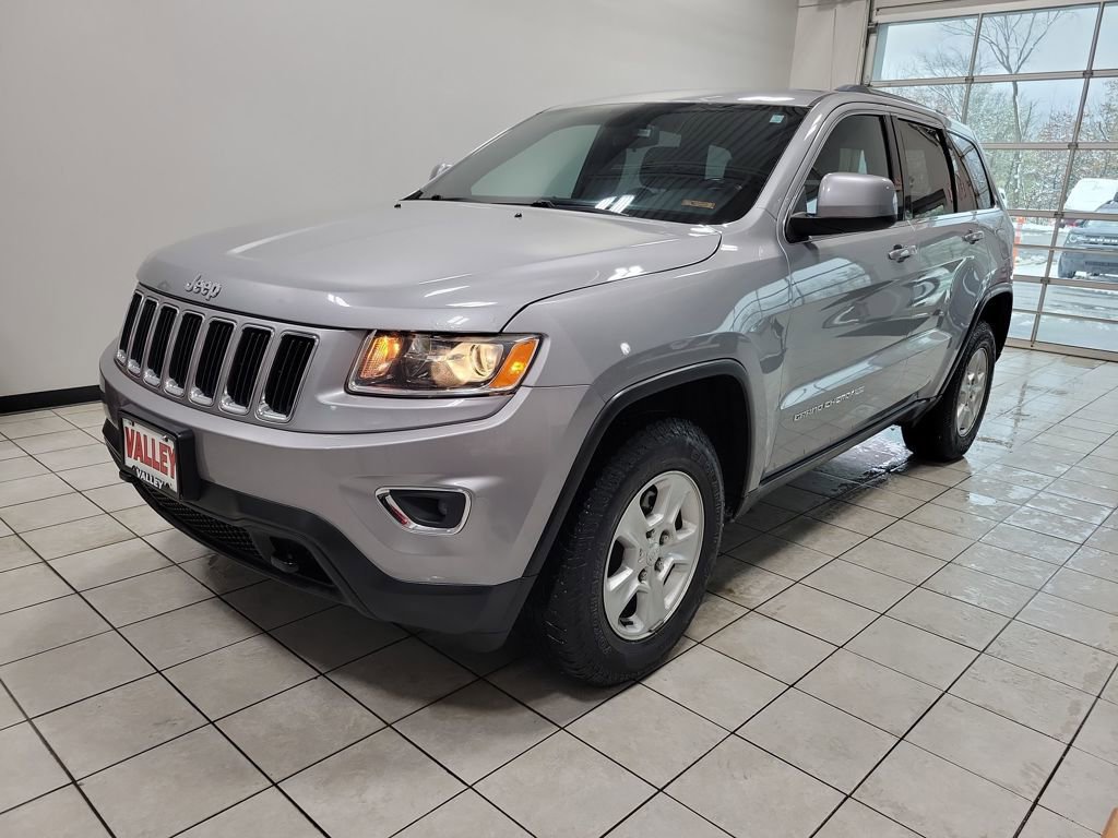 Used 2016 Jeep Grand Cherokee Laredo w/ Quick Order Package 23E image 2