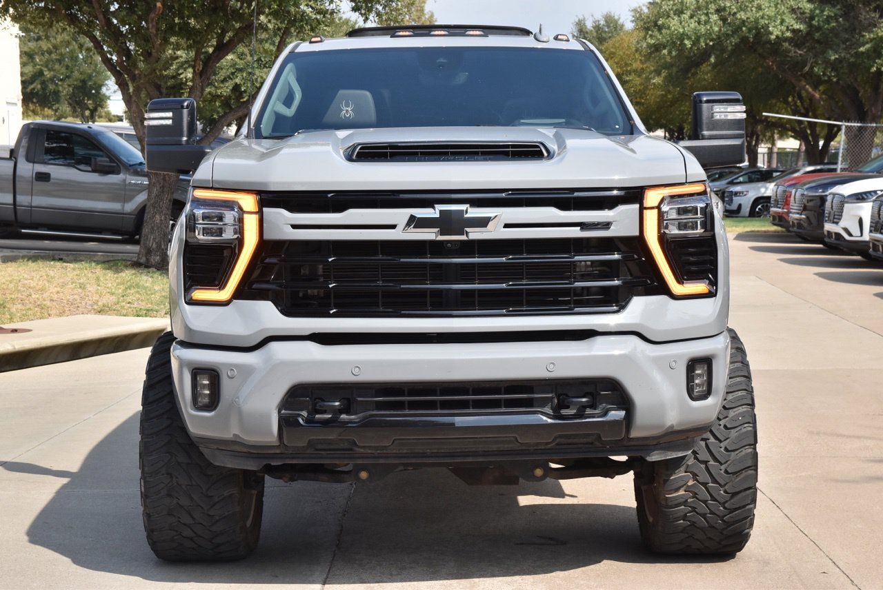 Used 2024 Chevrolet Silverado 2500 LTZ w/ LTZ Plus Package AWD/4WD image 3