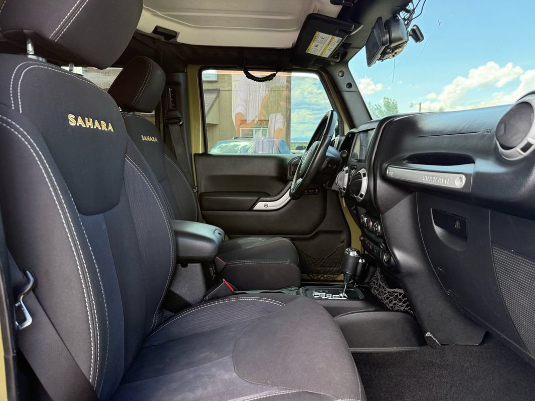Used 2013 Jeep Wrangler Unlimited Sahara w/ Connectivity Group AWD/4WD image 25