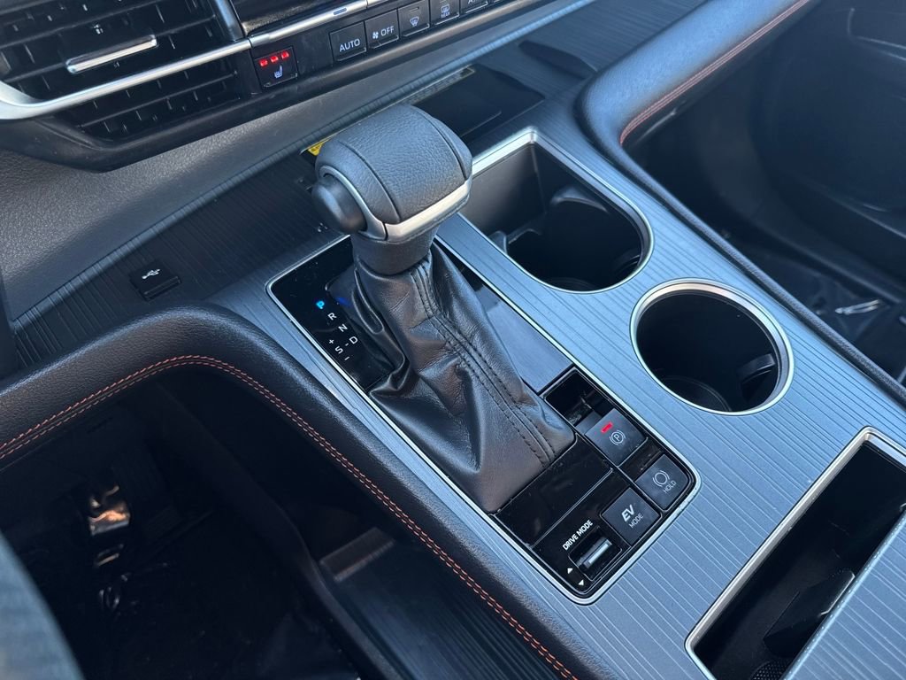 Used 2022 Toyota Sienna XSE image 27