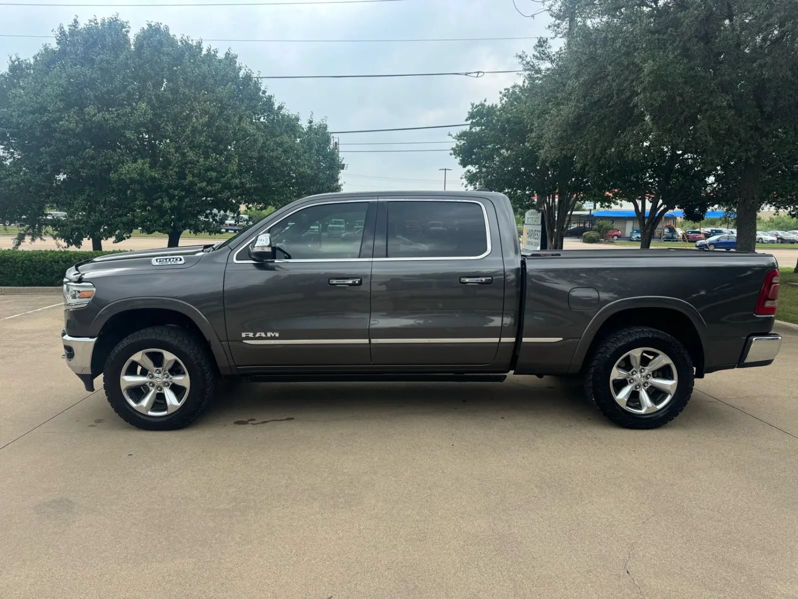Used 2019 RAM 1500 Limited AWD/4WD image 2