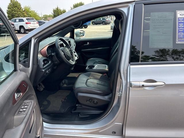 Used 2020 Chrysler Pacifica Limited FWD image 17