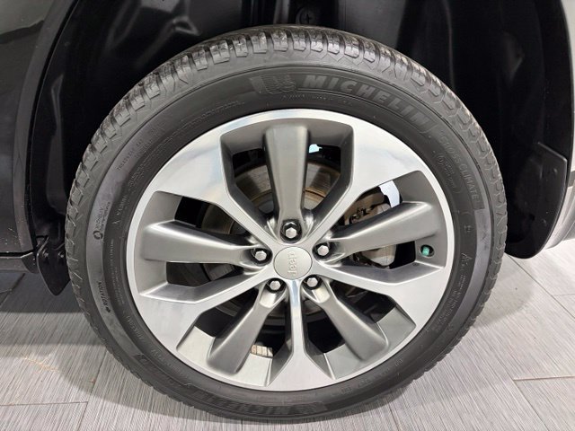 Used 2019 Jeep Cherokee Overland AWD/4WD image 23