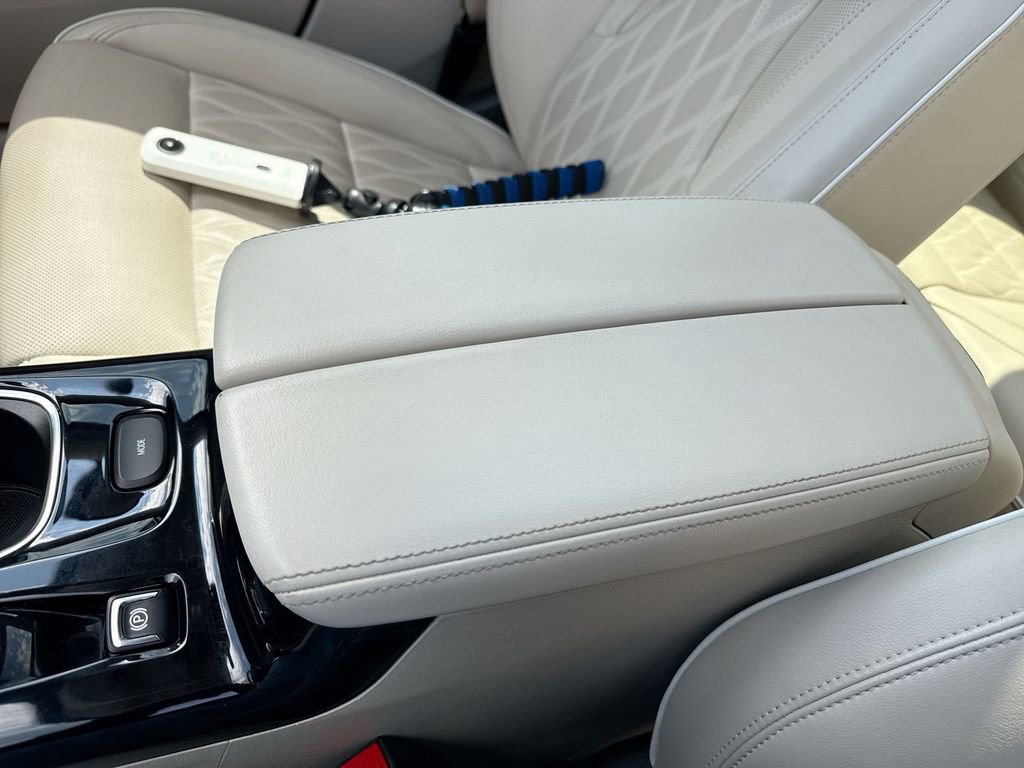 Used 2022 Buick Envision Avenir w/ Technology Package II image 20