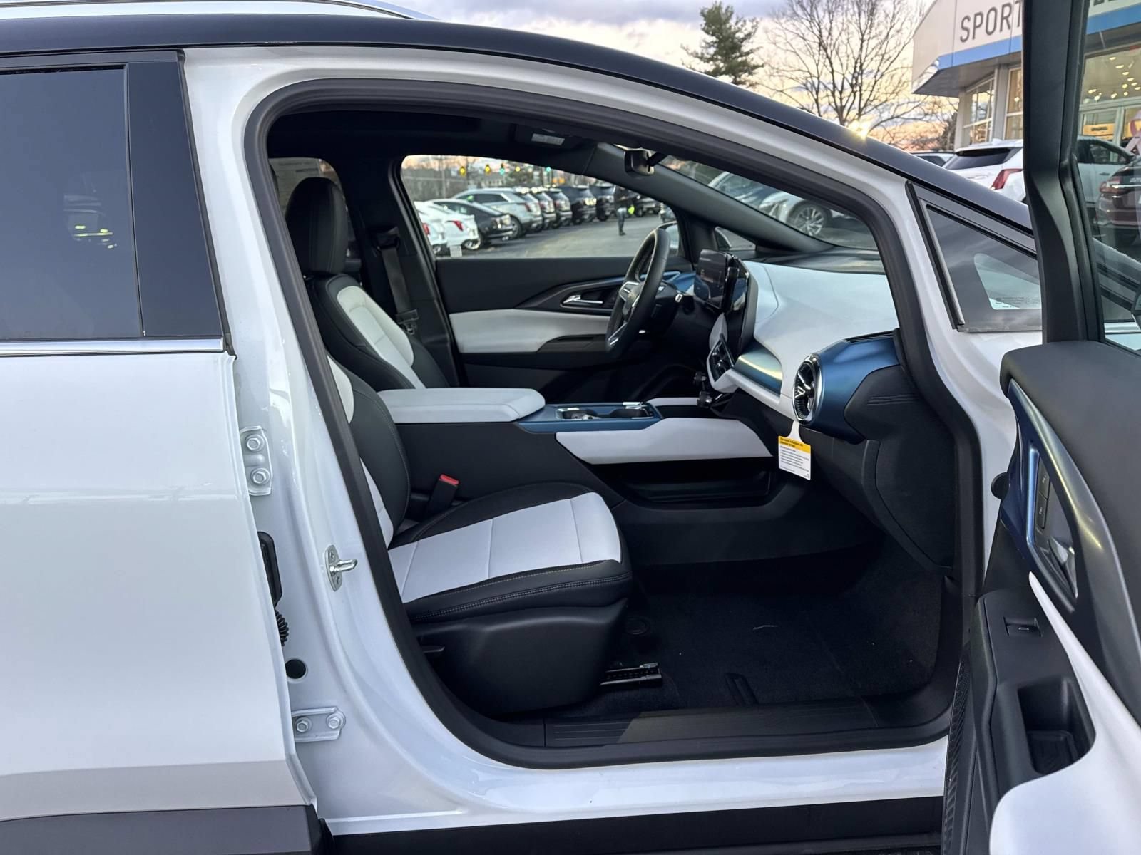 New 2026 Chevrolet Equinox EV LT AWD/4WD image 11