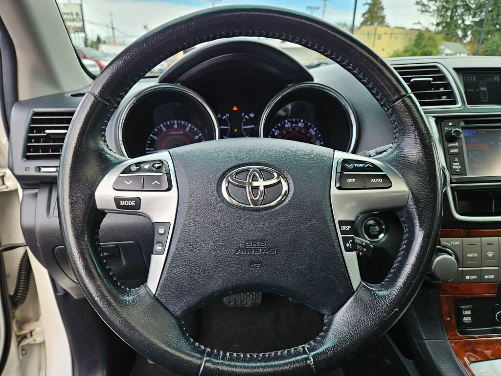 Used 2013 Toyota Highlander Limited image 26