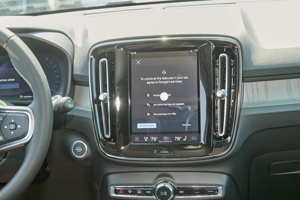 New 2026 Volvo XC40 B5 Core image 22