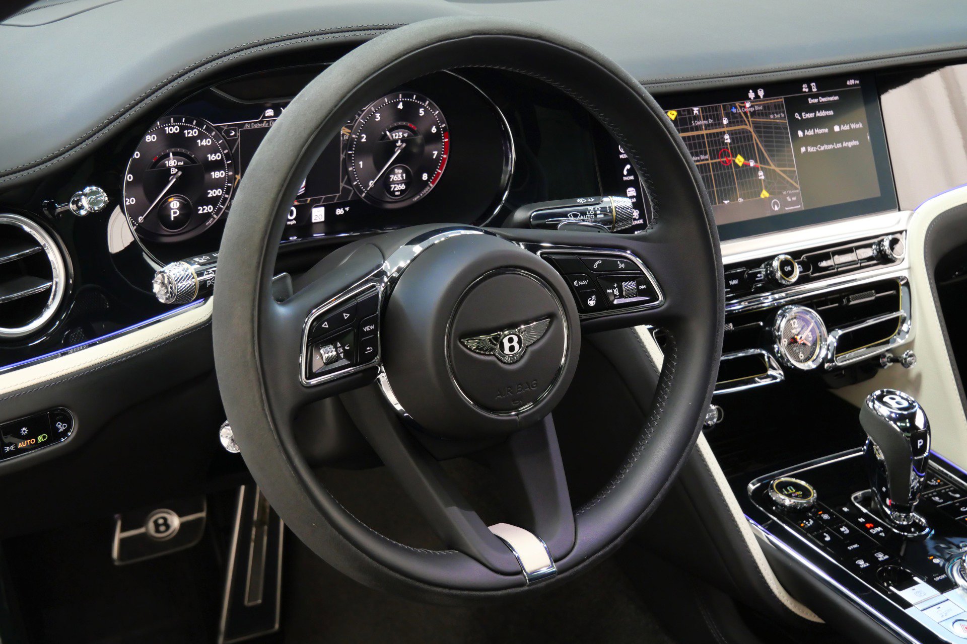 Used 2024 Bentley Flying Spur W12 image 27
