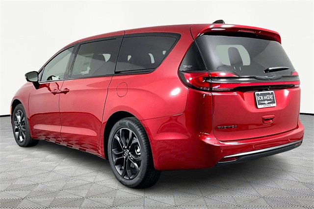 New 2026 Chrysler Pacifica Select image 4