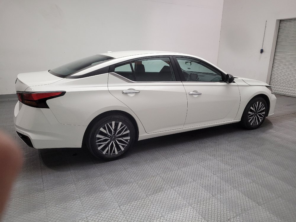 Used 2025 Nissan Altima 2.5 SV FWD image 10