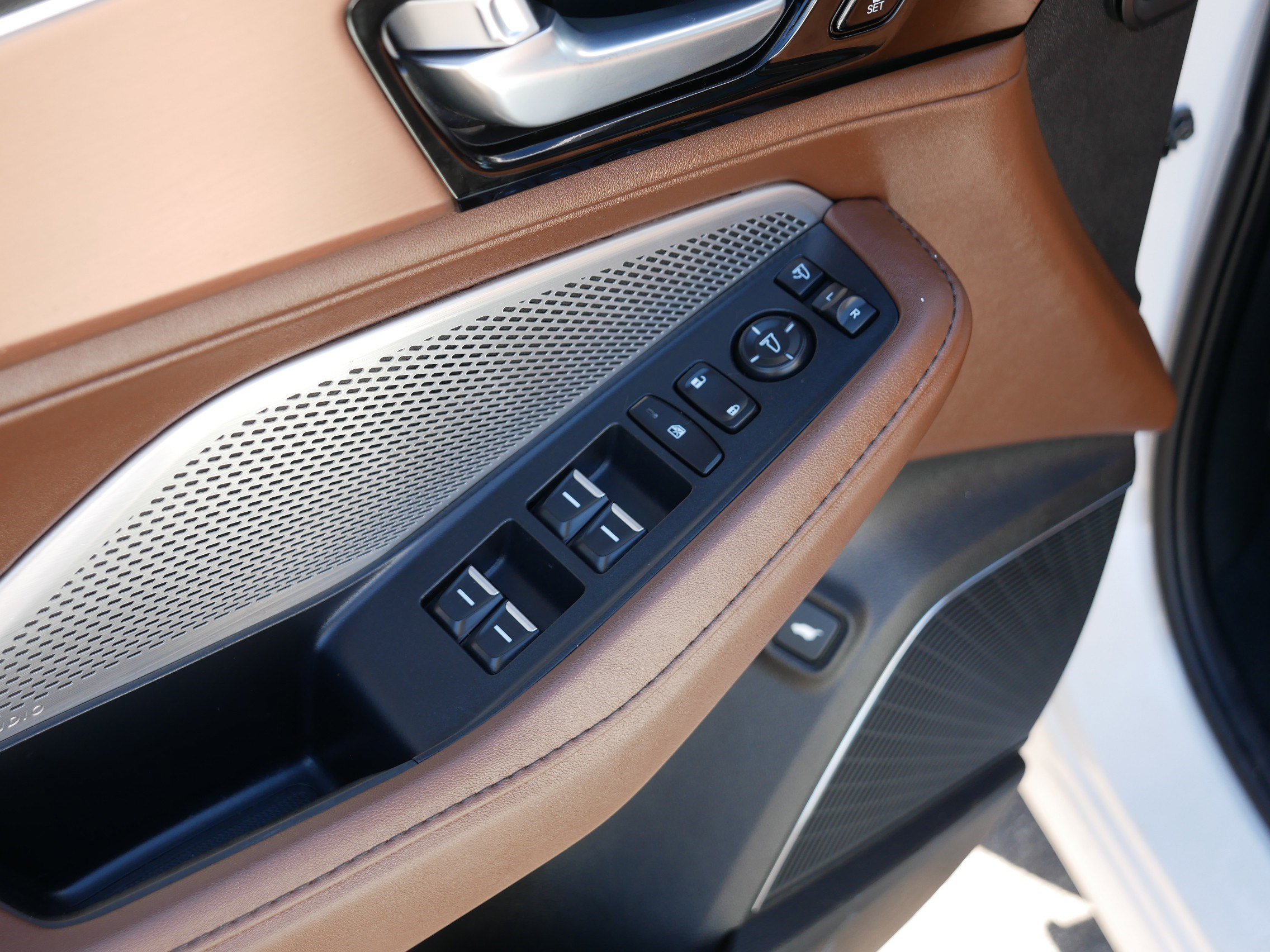 Used 2022 Acura MDX SH-AWD w/ Technology Package image 19