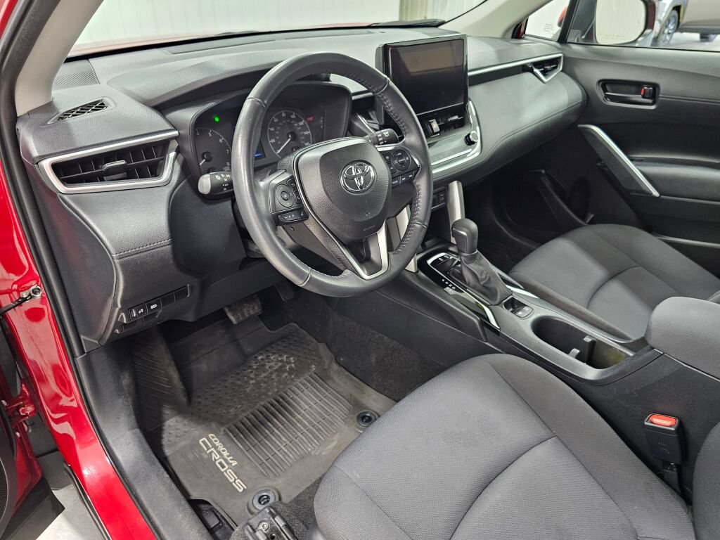 Used 2024 Toyota Corolla Cross LE AWD/4WD image 25
