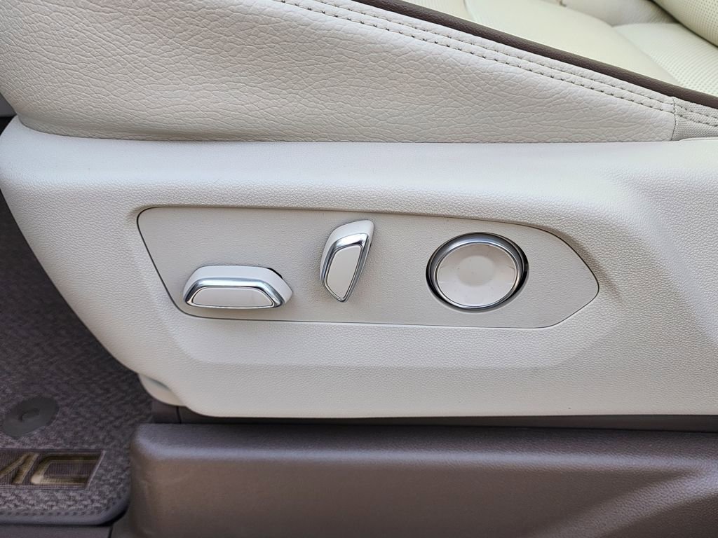 New 2026 GMC Yukon XL Denali w/ Denali Reserve Package image 17