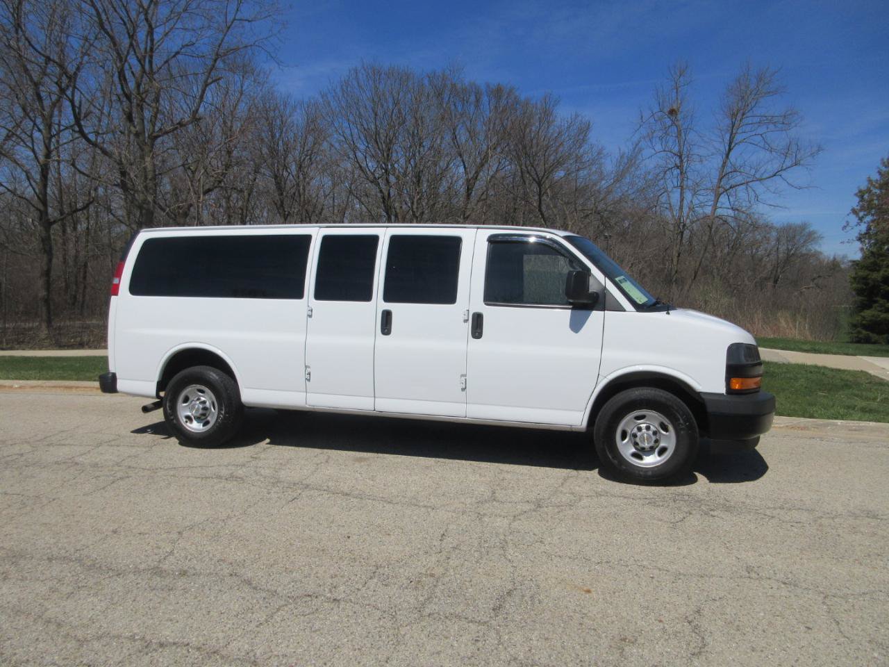 Used 2020 Chevrolet Express 2500 Extended RWD image 10