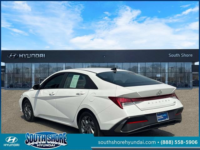 Certified 2024 Hyundai Elantra Blue FWD image 8