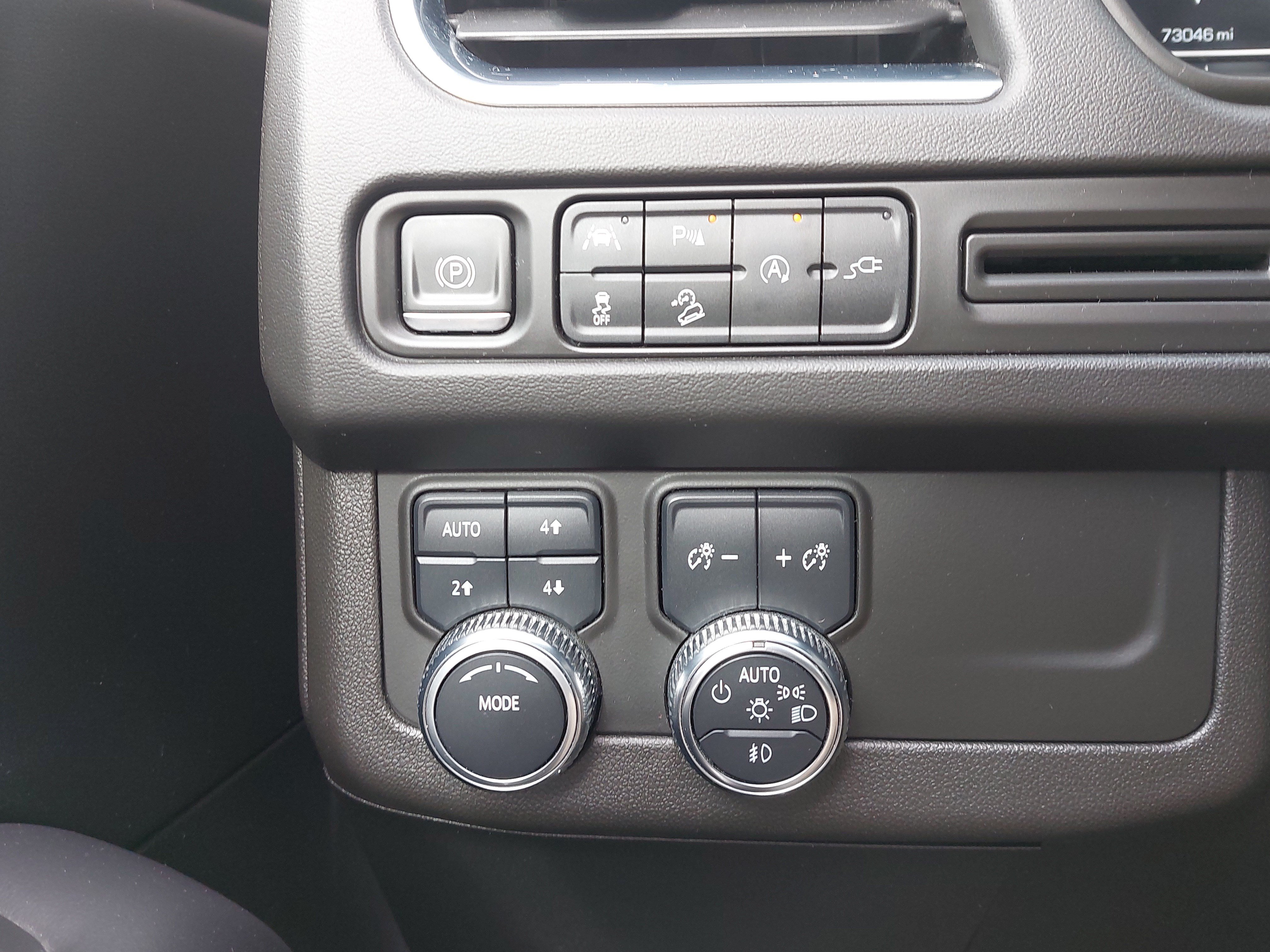 Used 2022 GMC Yukon XL AT4 AWD/4WD image 28