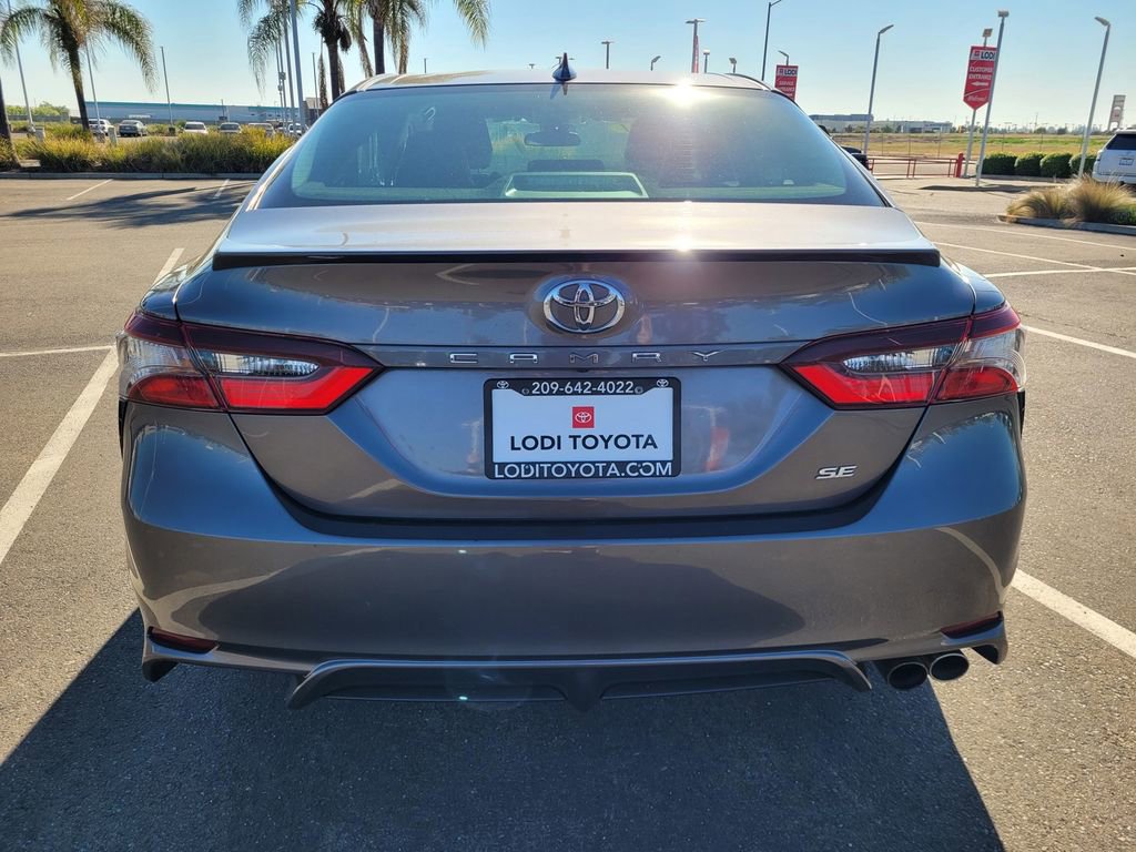 Used 2021 Toyota Camry SE image 5