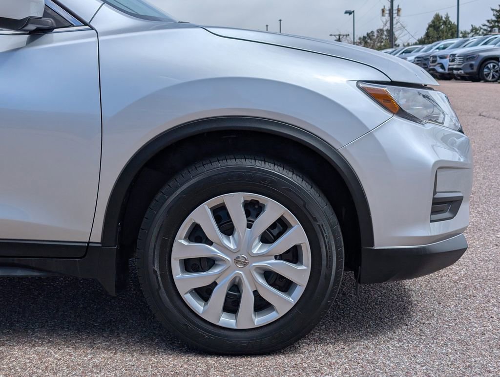 Used 2018 Nissan Rogue S image 9