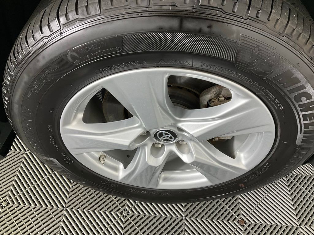 Used 2023 Toyota Highlander LE image 10