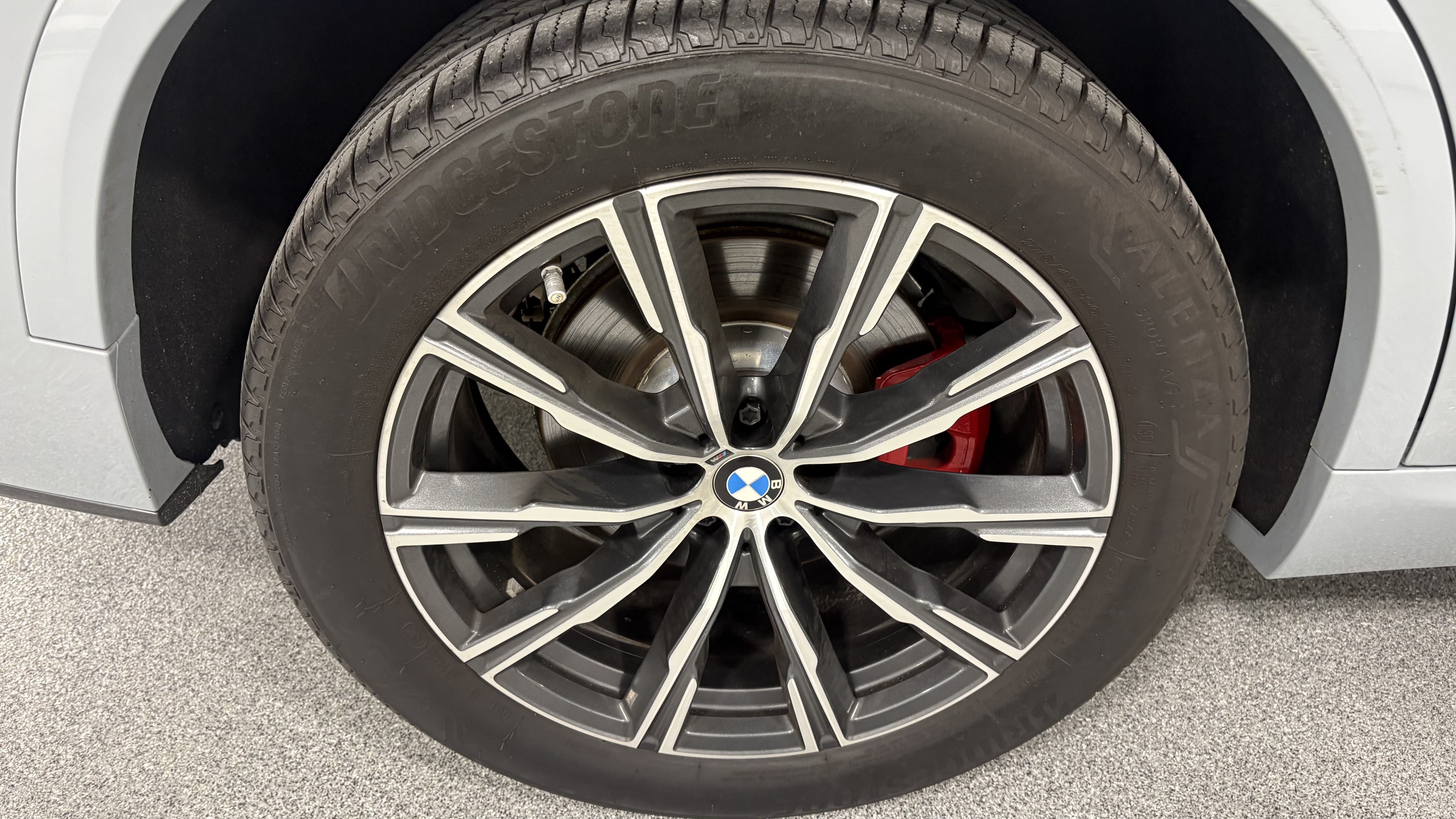 Certified 2025 BMW X5 xDrive40i w/ M Sport Package AWD/4WD image 14