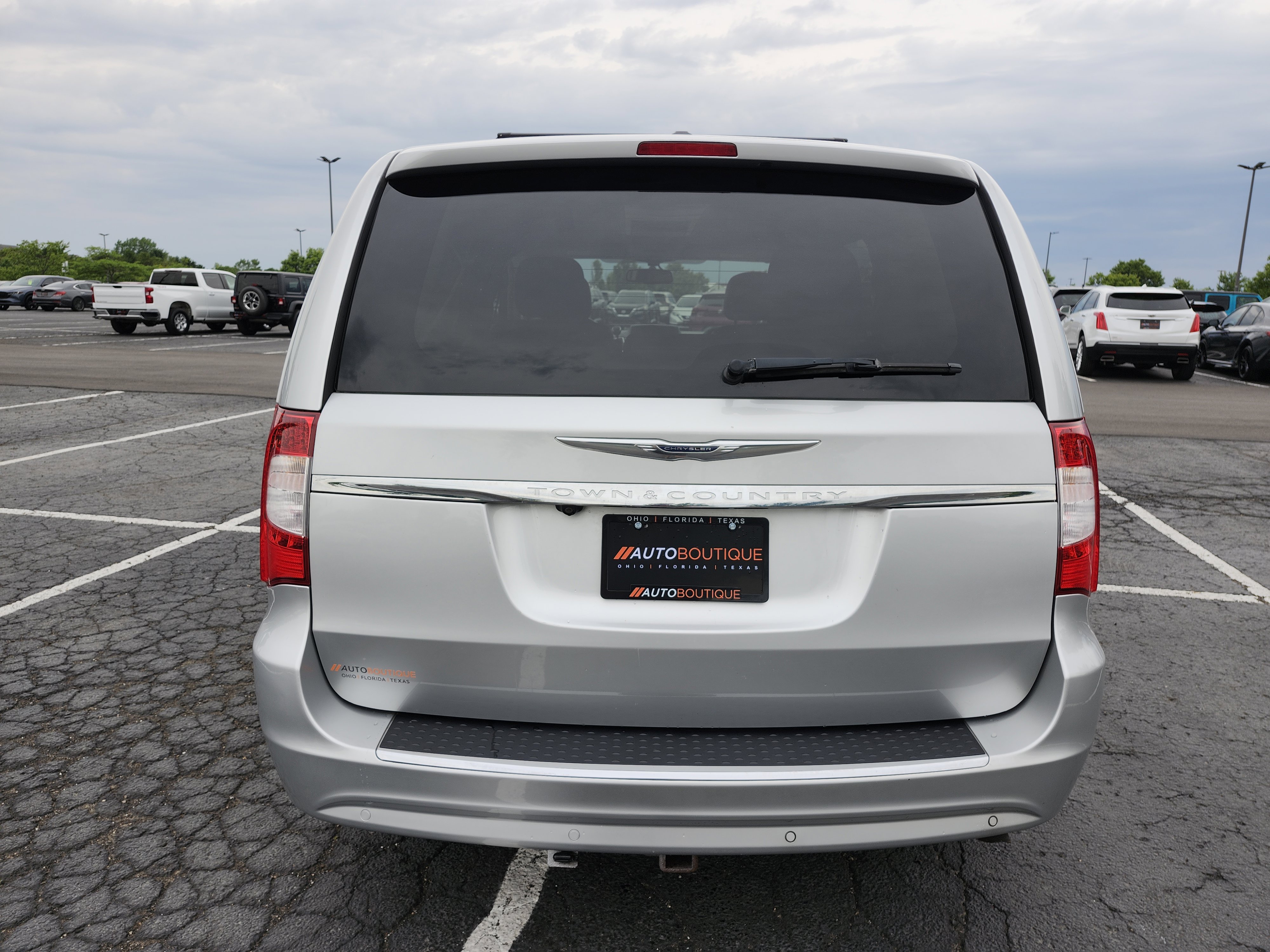 Used 2011 Chrysler Town & Country Touring-L w/ Entertainment Group #2 FWD image 15