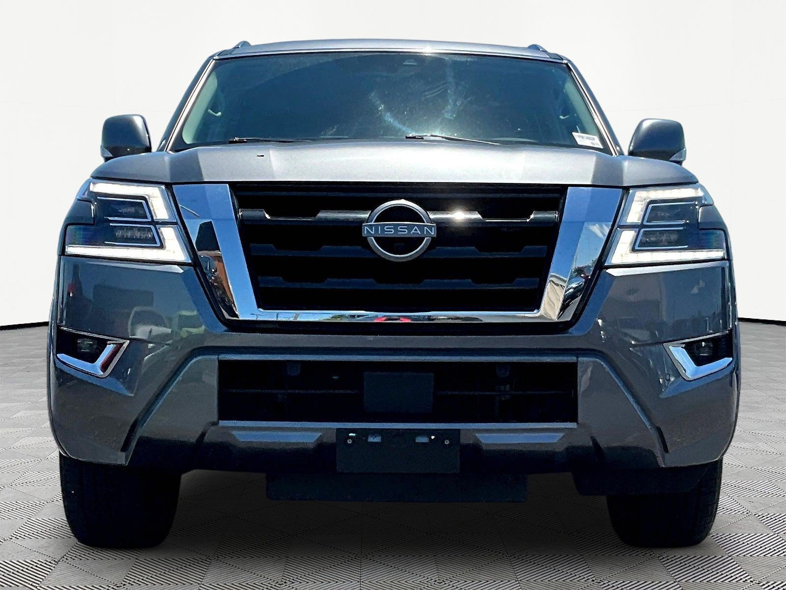 Used 2022 Nissan Armada SL w/ Captain's Chairs Package AWD/4WD image 2